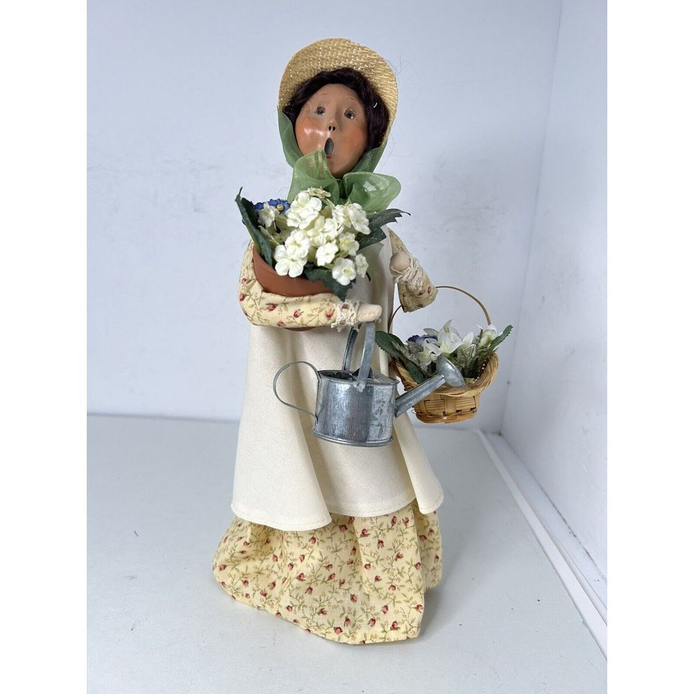 BYERS CHOICE‎ 2003 SPRING WOMAN WITH WATERING CAN/BASKET OF FLOWERS